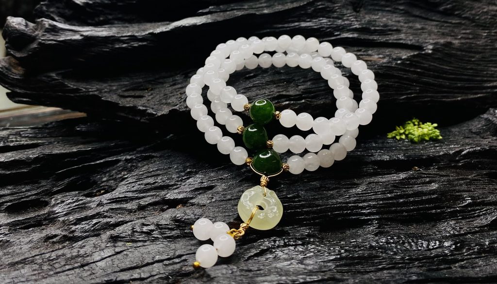 Trang sức ngọc giúp người đeo tỏa sáng