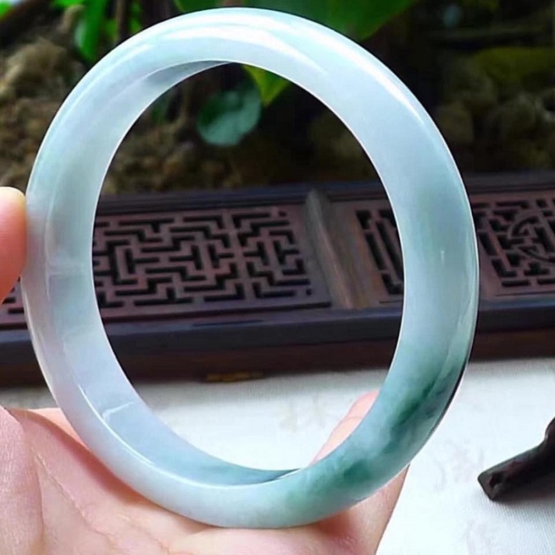 Mua vòng ngọc tự nhiên đẹp, chất lượng cao tại King Jades