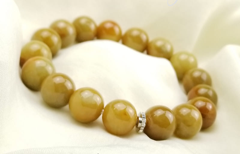 Chia sẻ cách chọn ngọc cẩm thạch có màu sắc hợp mệnh