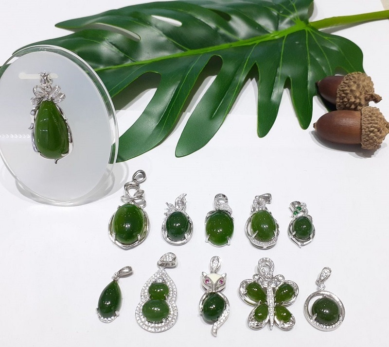 Mặt dây chuyền ngọc cho ngày của mẹ