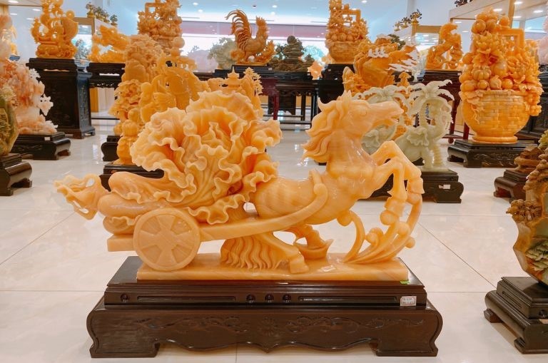 Ngọc phong thủy kích hoạt năng lượng phòng khách