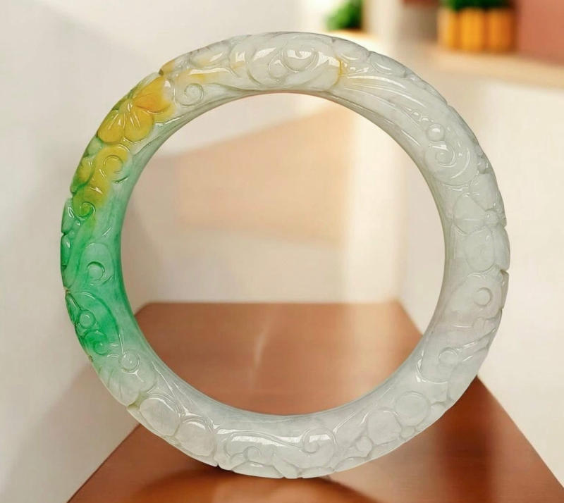 Bạn có thể chọn vòng ngọc chạm khắc hình ảnh hợp mệnh và mục tiêu tâm linh