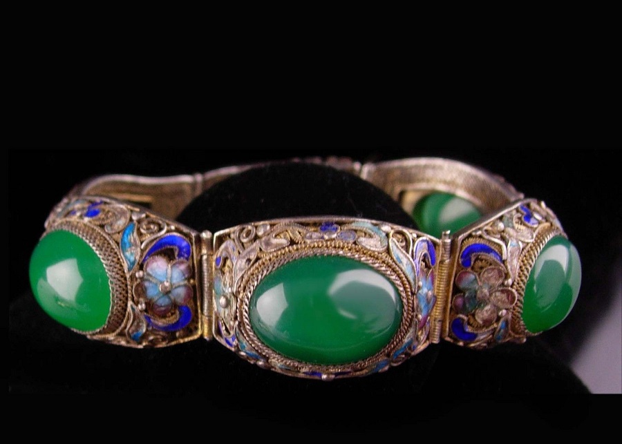 Vòng ngọc cẩm thạch mang đến nhiều lợi ích cho sức khỏe của người đeo