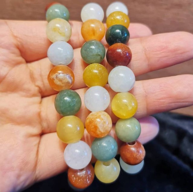 Vòng tay ngọc đa sắc mang đến vẻ đẹp và giá trị tinh thần vô giá