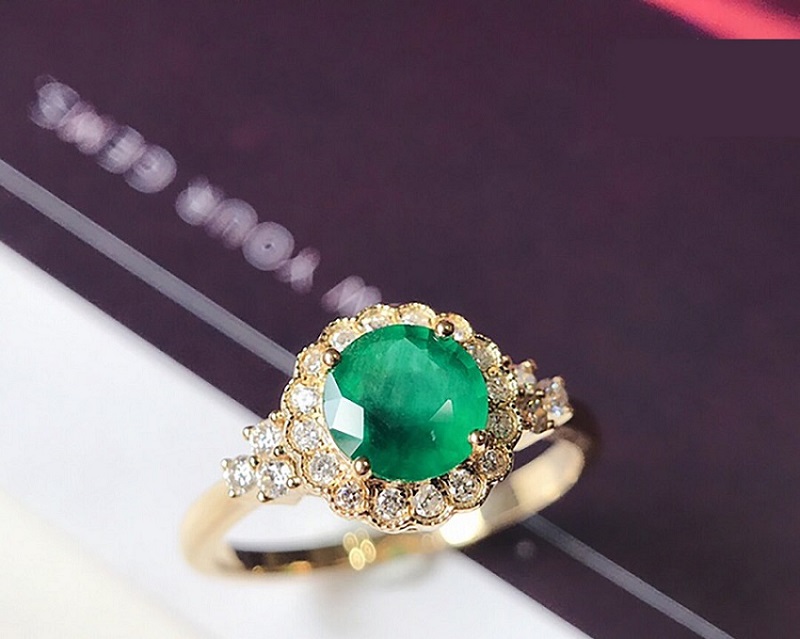 Nhẫn ngọc kết hợp đá quý và vàng trắng cao cấp, sang trọng