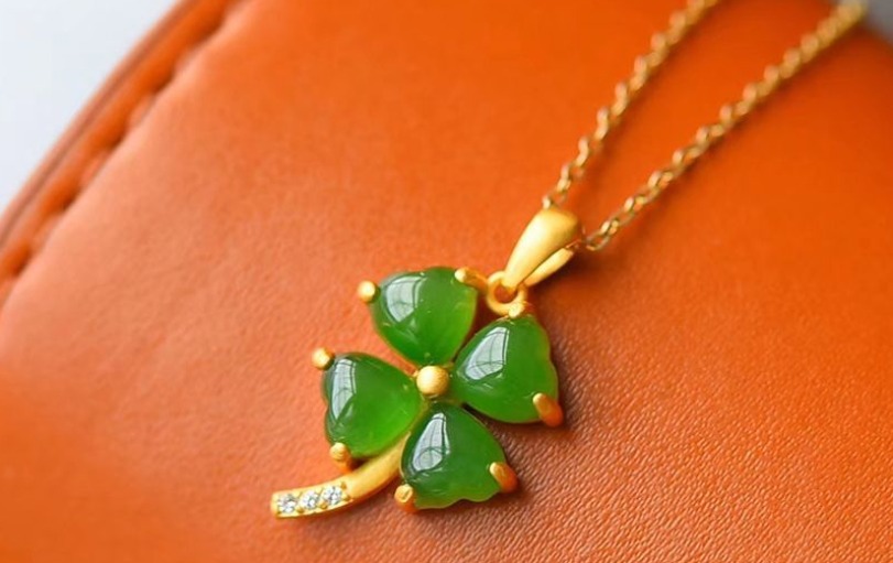 Phong cách trang sức ngọc hiện đại và năng động